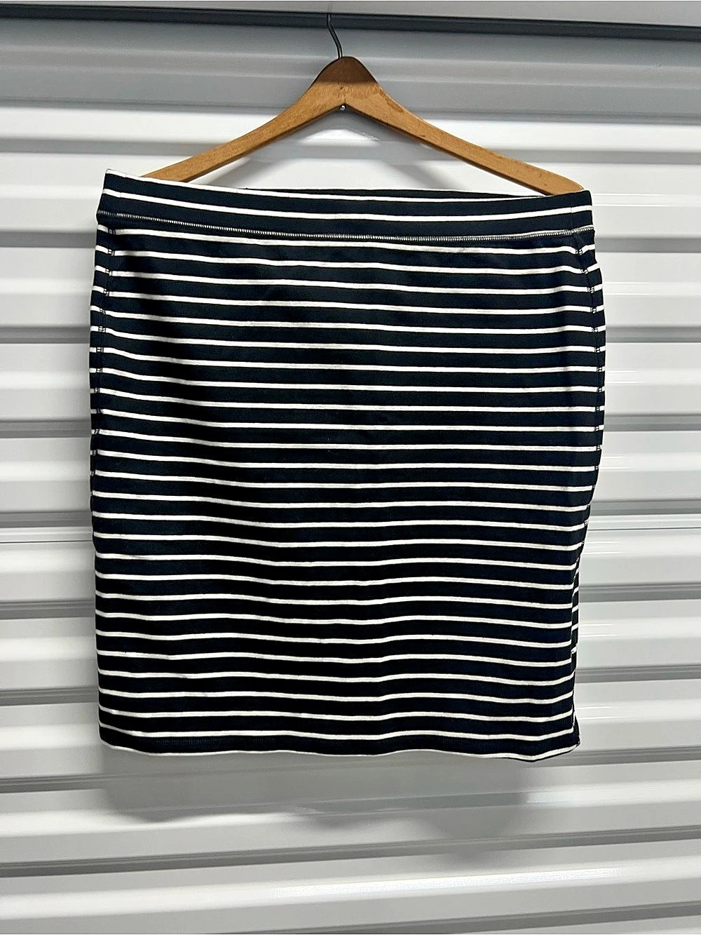 Old Navy Women's Stretch Pencil Skirt Striped Mini Black & White Large